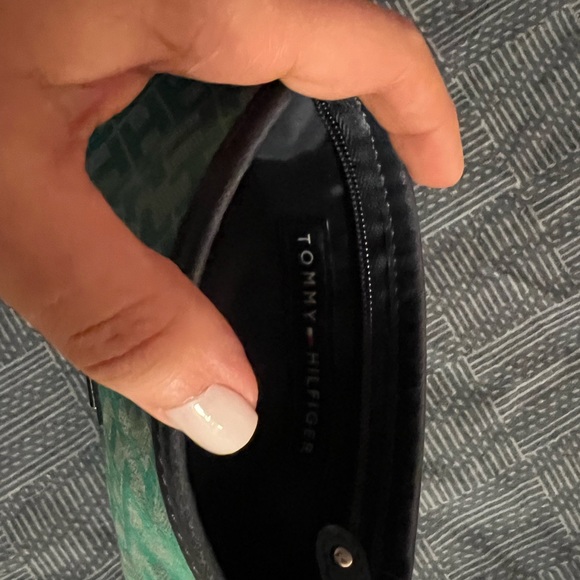 Tommy Hilfiger wristlet - Picture 3 of 3